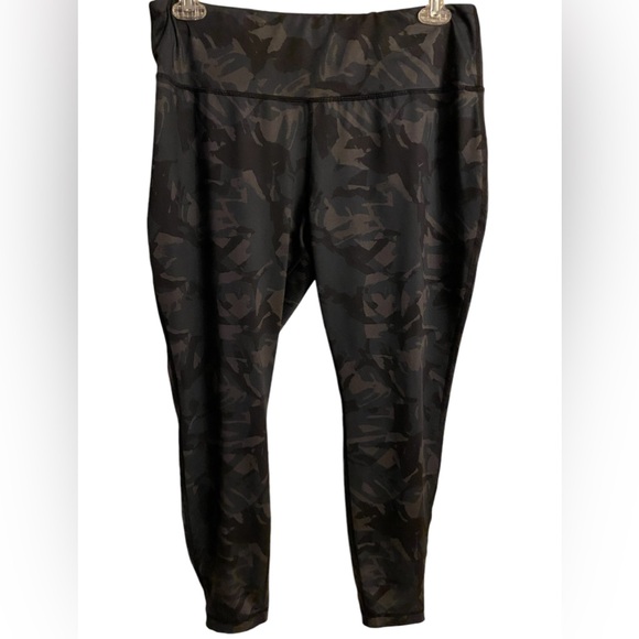 Avia Pants - Avia leggings Womens size XL color gray & black camo print